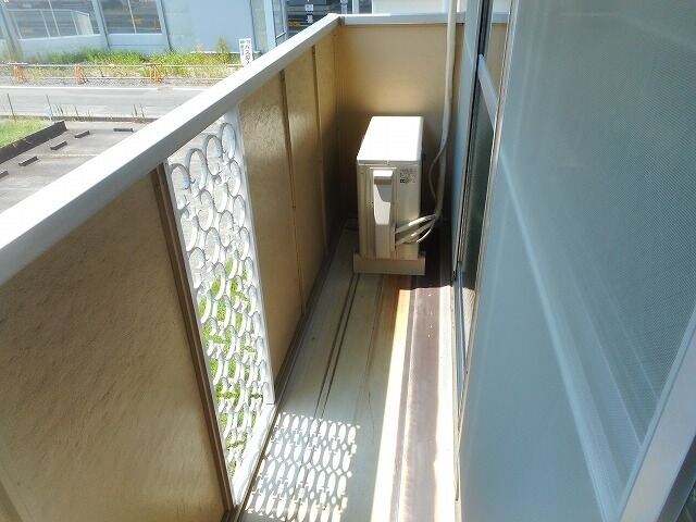 落ち着いた時間を過ごせるバルコニーです エステート吉津