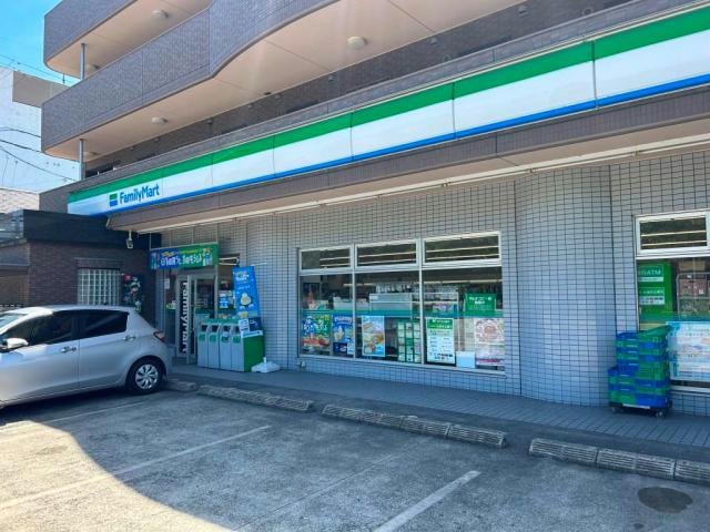 ファミリーマート稲永駅前店(コンビニ)まで487m サニープレイス十一屋　Ｃ棟