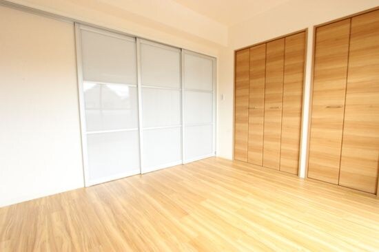 開放的な寝室です ラトレ白鳥