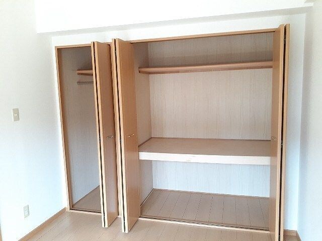 収納スペース豊富です ラヴィアンローズＡ