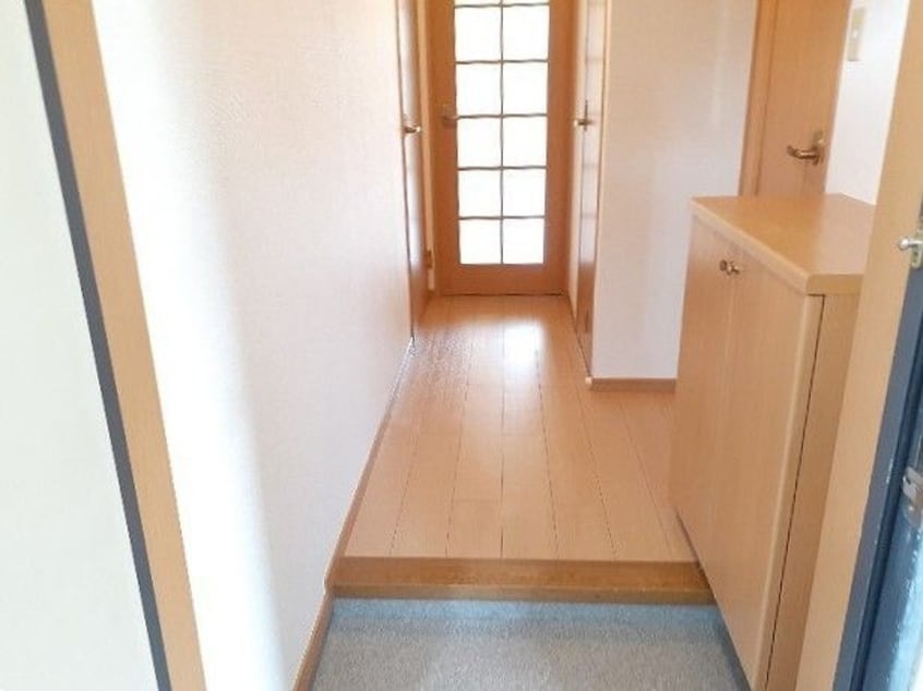 毎日通る玄関はこちらです ラヴィアンローズＡ