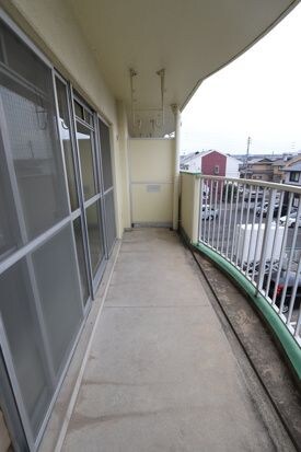 お洗濯にも便利なバルコニー付き グリーンハイツ和