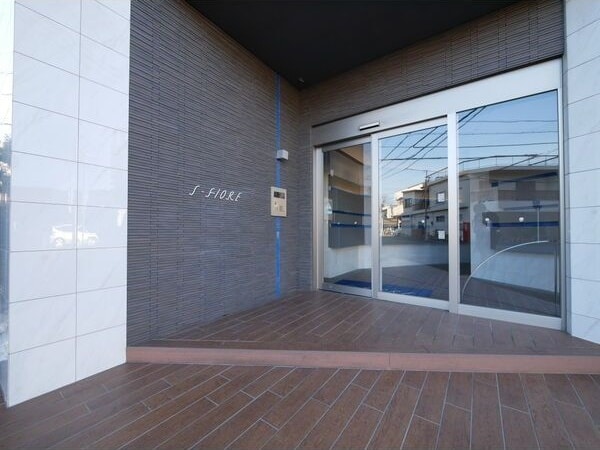 ゆとりのあるエントランスです エスフィオーレ