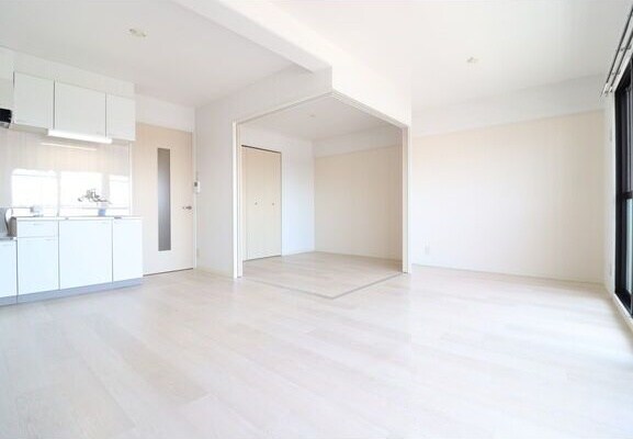 明るい室内です Bay Court EAST(ベイコートイースト)