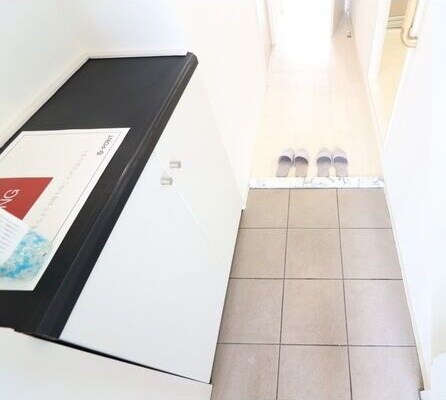 収納もある玄関です Bay Court EAST(ベイコートイースト)