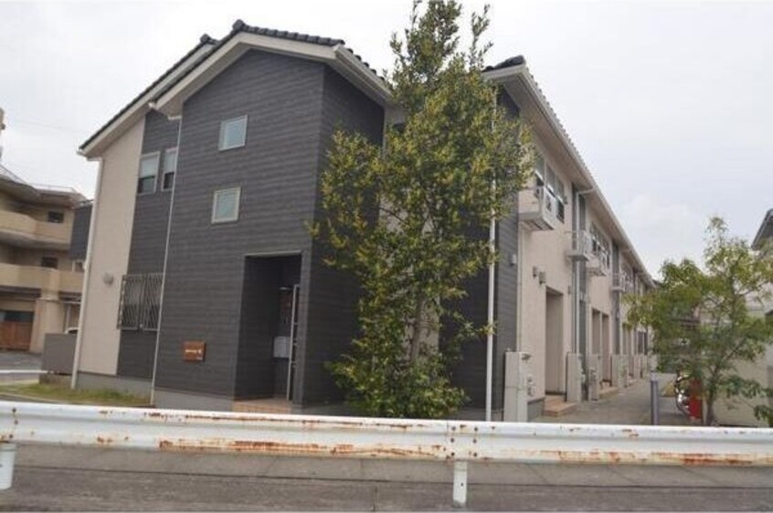 落ち着いた雰囲気の外観です port　west　雅