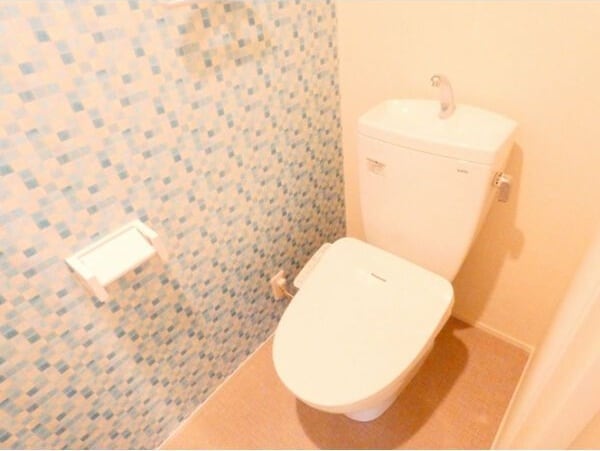 シンプルで使いやすいトイレです リーガル東海通