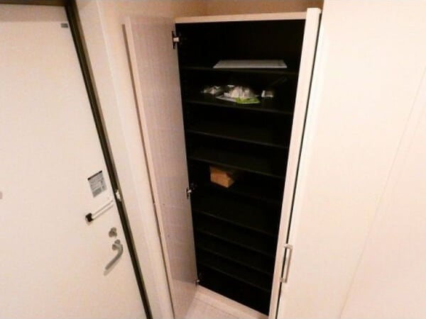 きれいな玄関です リーガル東海通