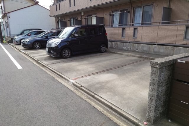 駐車場があるので、車を買う予定の方も安心です コンフォート