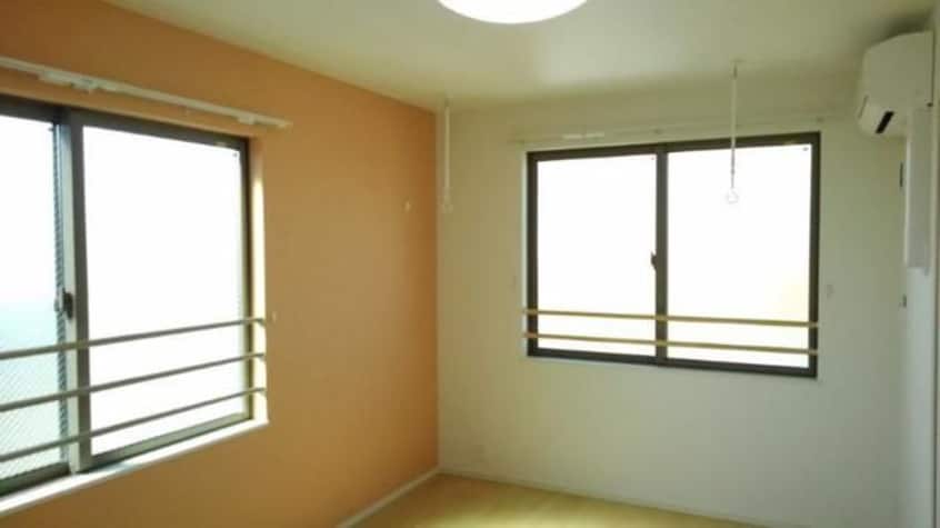 広くて明るい寝室 ラッフィナート