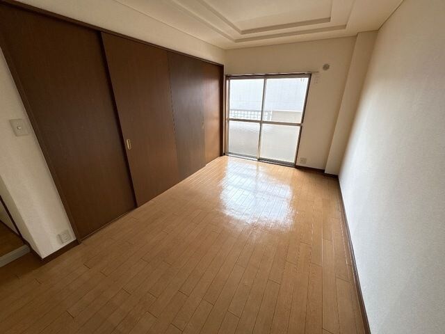 こちらの居間で趣味の時間をお楽しみください エスポアロイヤル