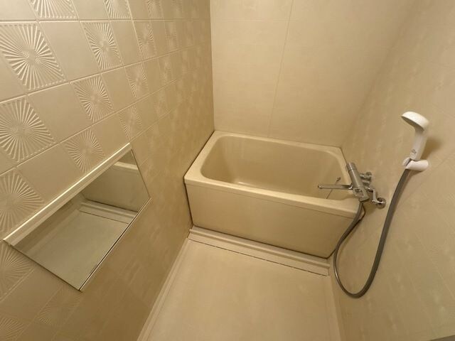 日々の疲れを癒すお風呂付です エスポアロイヤル