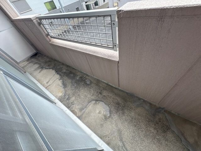 バルコニーからの眺めを楽しみながら食事をしませんか エスポアロイヤル