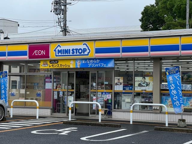 ファミリーマート中川西伏屋店 1415m マリンルージュ