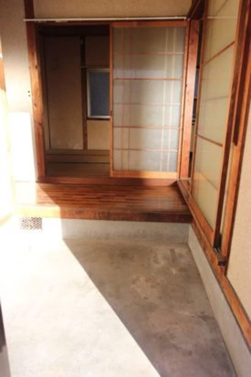 毎日通る玄関はこちらです 中郷２－２０３貸家