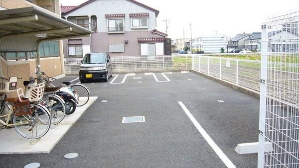 駐車場に車を止められます Lumiere Duo FB館　(ルミエールデュオ)