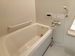 落ち着いた空間のお風呂です