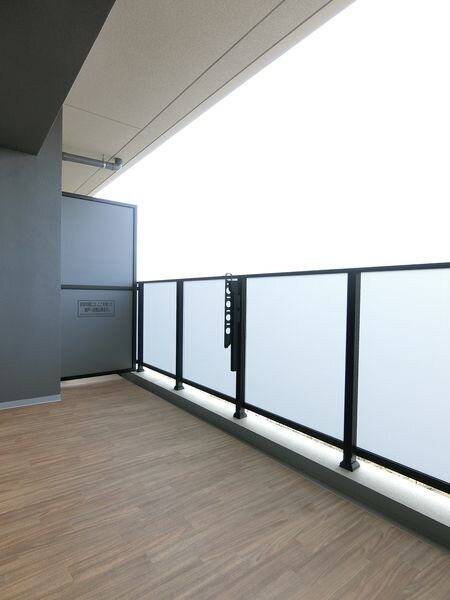 暖かな日差しのふりそそぐバルコニー パークホームズＬａＬａ名古屋みなとアクルスガーデンスクエア