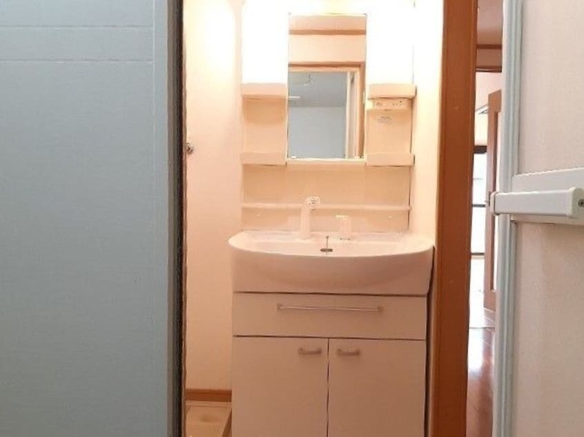 忙しい朝には欠かせない洗面所です カーサ宇多野