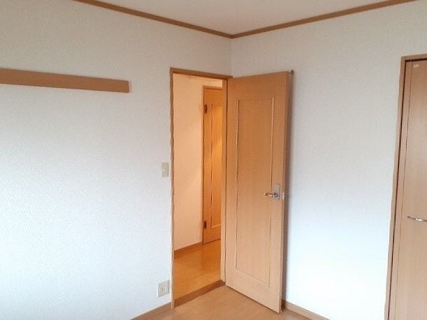 落ち着いて過ごせるお部屋なので、寝室にいかがでしょうか カーサ宇多野