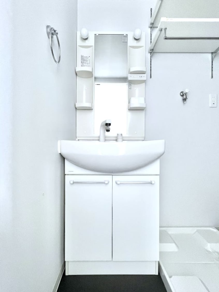 独立洗面台、朝の身支度には欠かせません Luana(ルアナ)