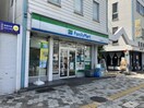 ファミリーマート名古屋港店(コンビニ)まで393m イトコーハウス