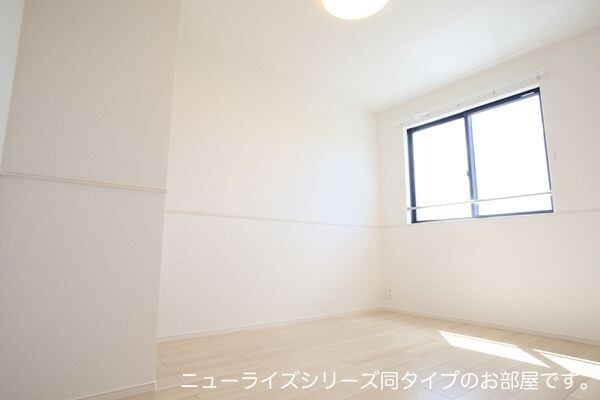 収納もある玄関です ヒカルサ名古屋港区大西Ⅱ