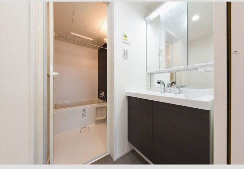 朝の支度にも助かる、独立の洗髪洗面化粧台 Jack rokubanⅠ