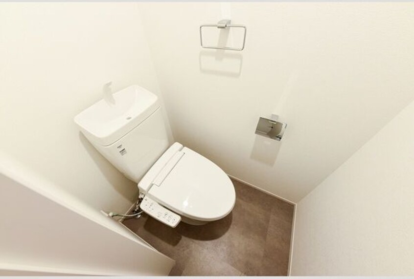 落ち着いた色調のトイレです Jack rokubanⅠ