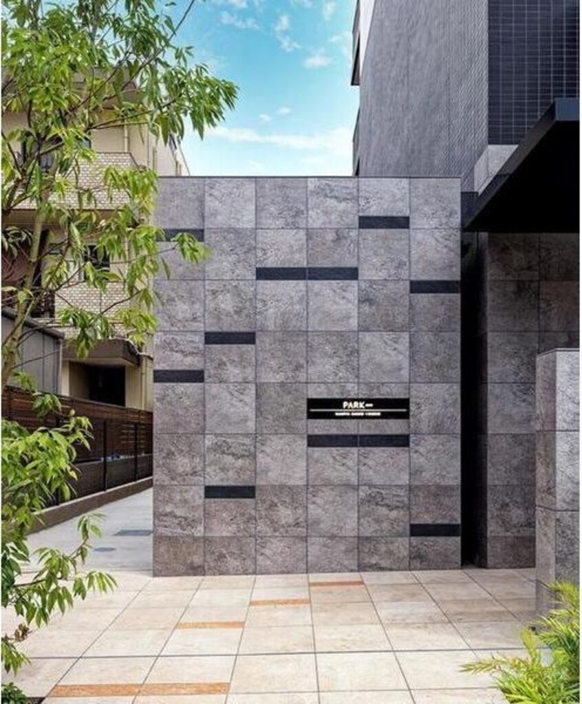 毎日通るエントランスはこのようになっています パークアクシス名古屋山王一丁目