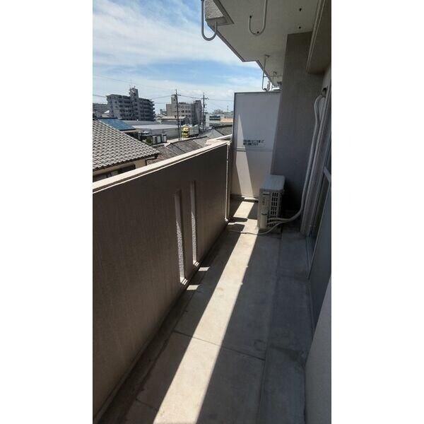 お洗濯にも便利なバルコニー付き メゾンイトウ