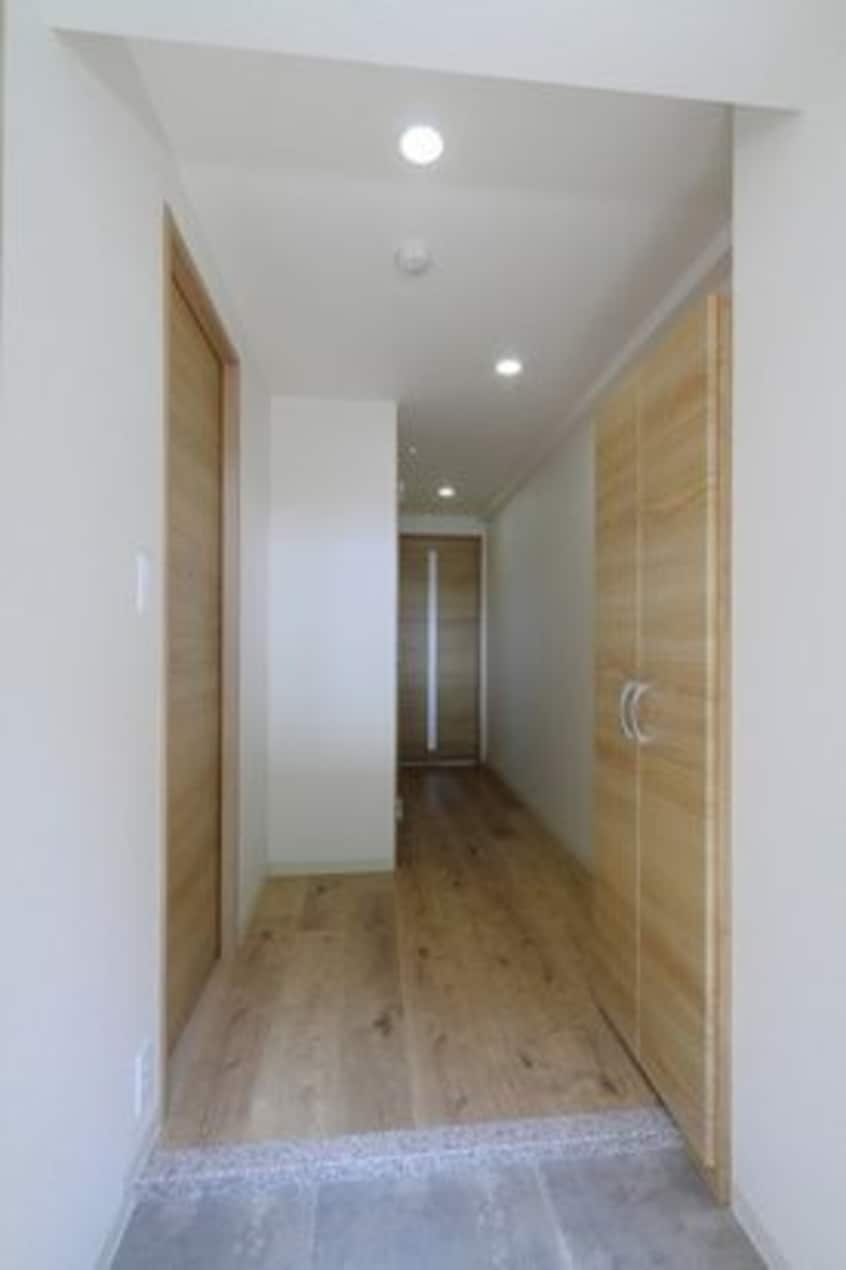 収納もある玄関です プログレスⅡ