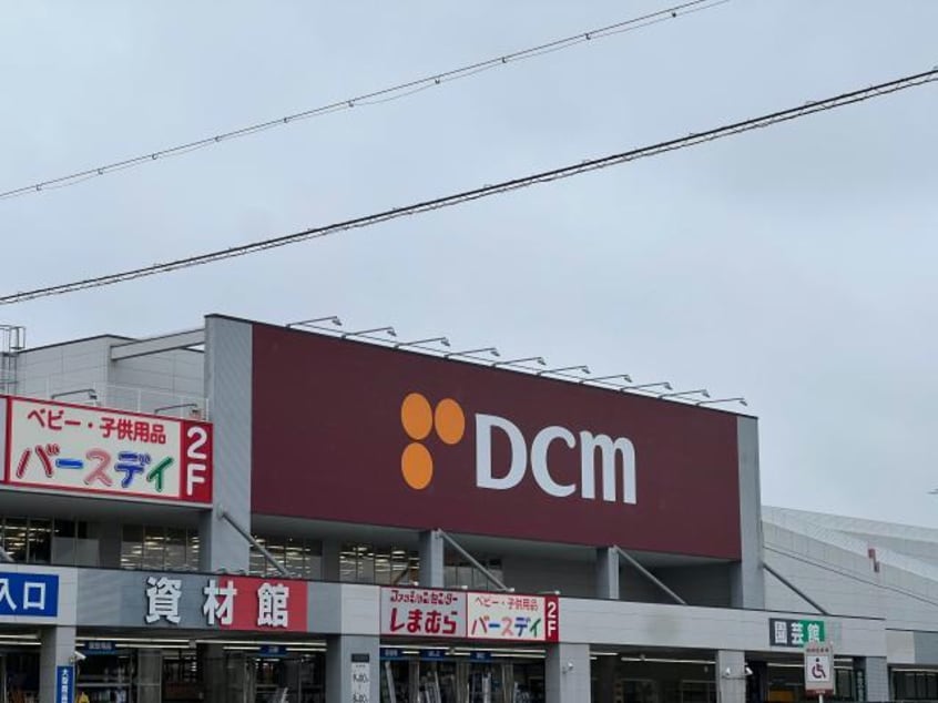 DCM中川富田店(電気量販店/ホームセンター)まで1022m カーサベルデⅥ　A棟
