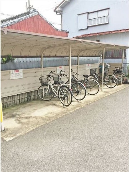 自転車置き場です エルメゾン東海通