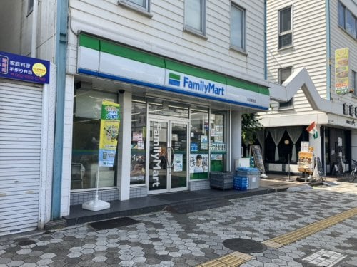 ファミリーマート名古屋港店(コンビニ)まで319m スクエア名古屋港
