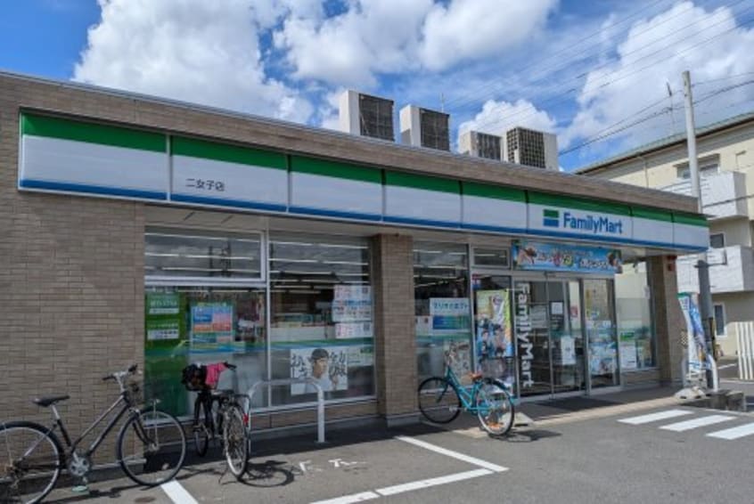 ファミリーマート 二女子店(コンビニ)まで1794m ラグランディール