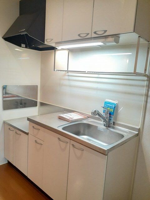 コンパクトなキッチンで掃除もラクラク メゾンＫ．Ｓ