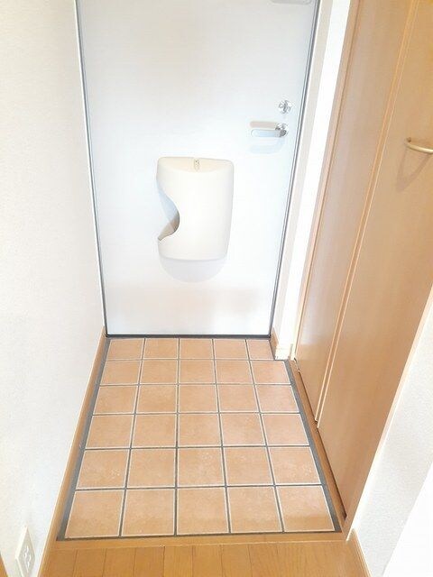 ゆったりとした玄関です メゾンＫ．Ｓ