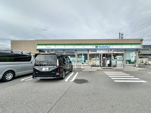 ファミリマート緑西大高店(コンビニ)まで1076m アン・サンクセット