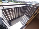 開放的で明るい空間を演出してくれるバルコニーです ハレクノ梶田