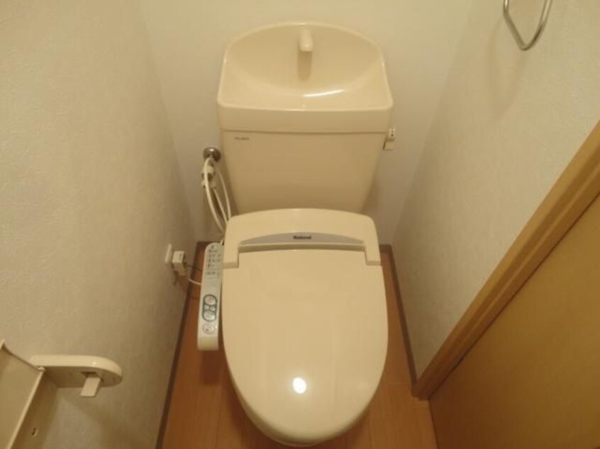 落ち着いた色調のトイレです フローラル・ハイツ