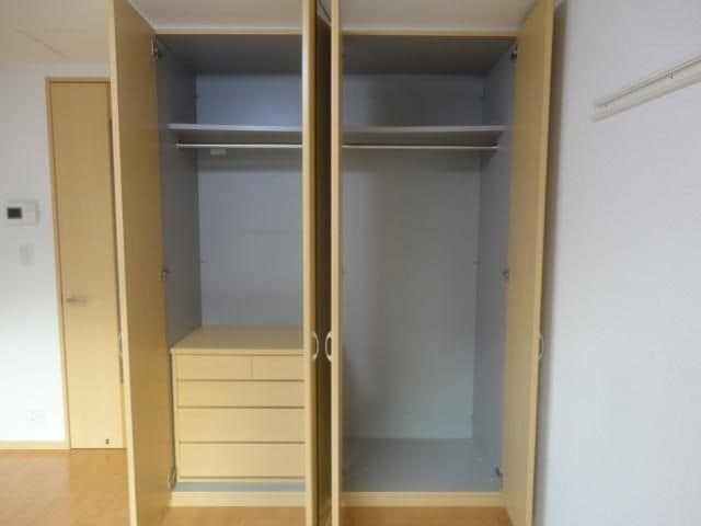 十分な収納スペースがあります フローラル・ハイツ