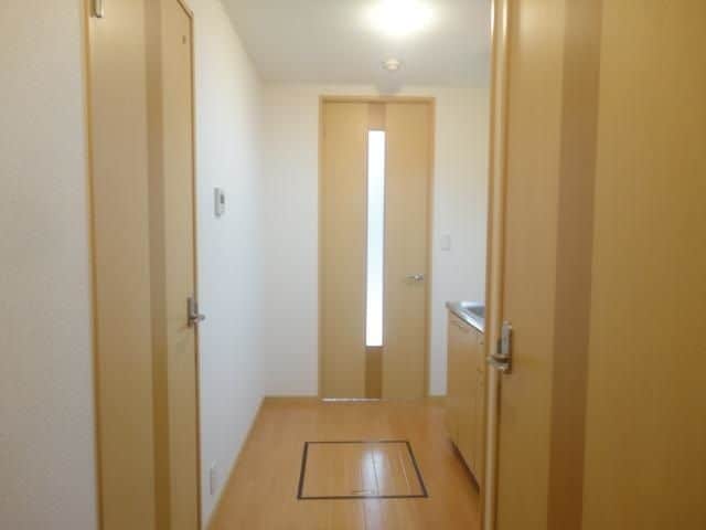 明るい色調の室内です フローラル・ハイツ