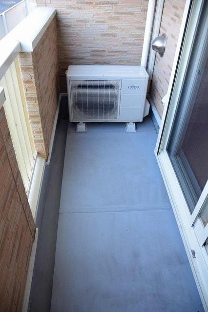 暖かな日差しのふりそそぐバルコニー ミニョン