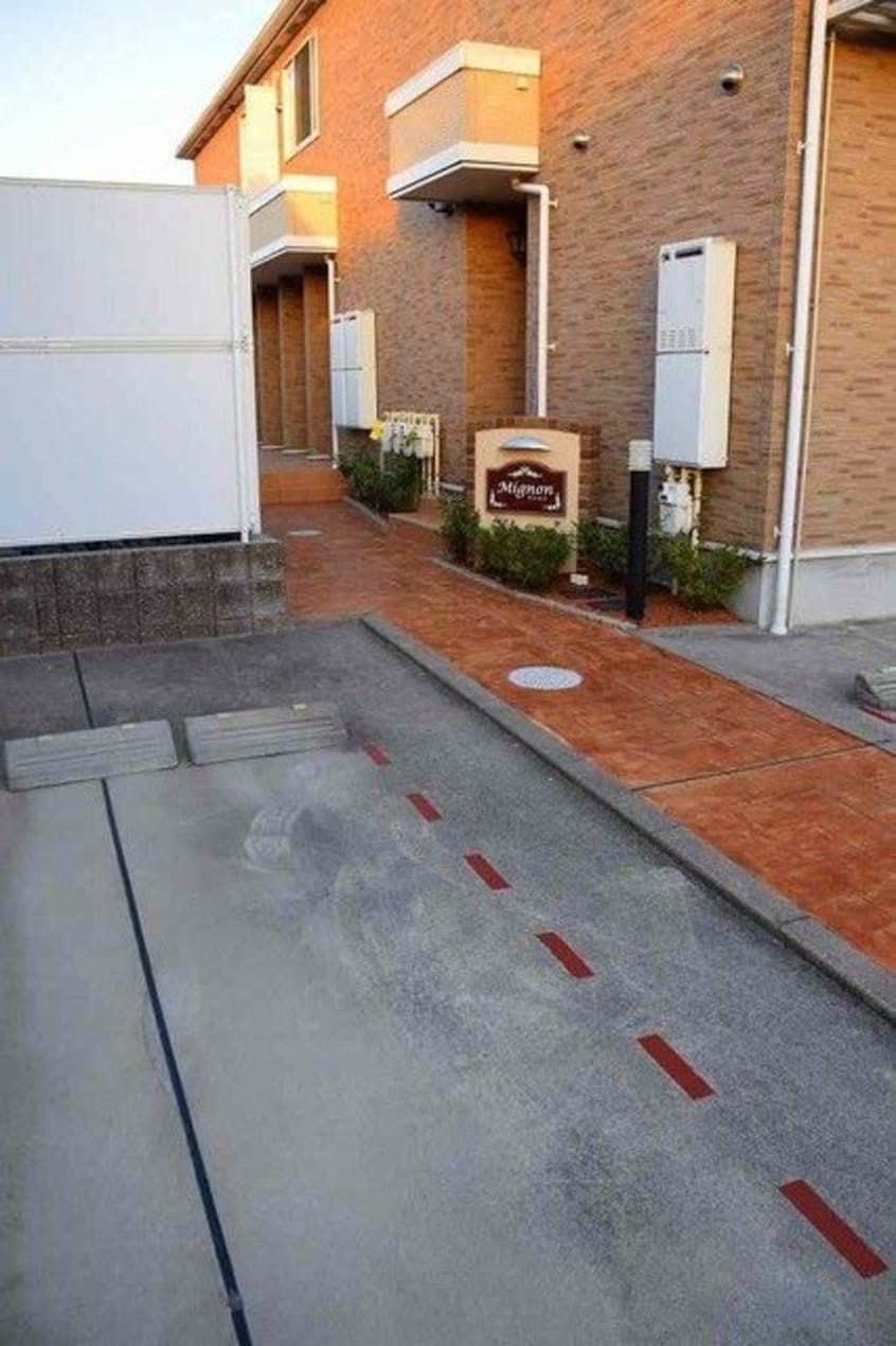 エントランス付近 ミニョン