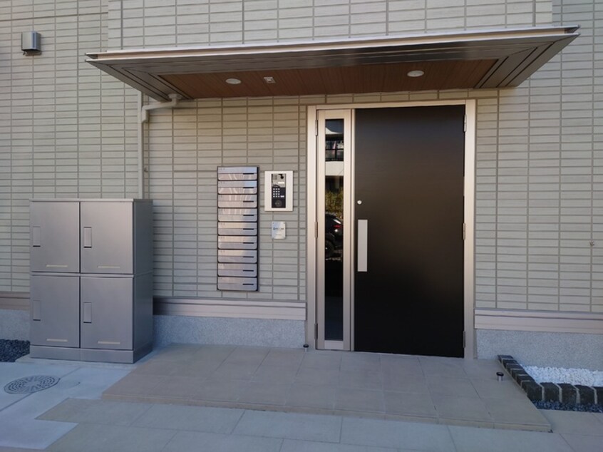 落ち着いたエントランスです ラフィネ