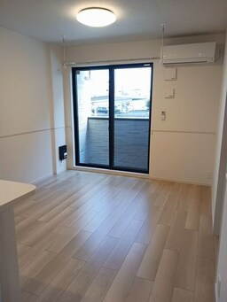 ゆったり過ごせる居間です