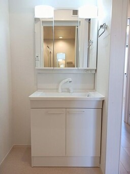 独立洗面台あり、毎朝おしゃれに忙しい女性の方におすすめです