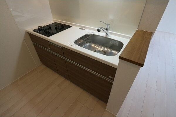 コンパクトなキッチンで掃除もラクラク REGALEST観音