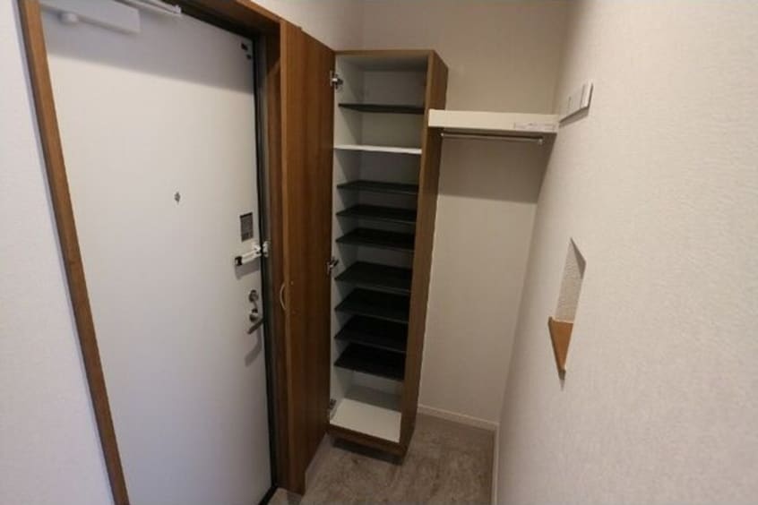 シューズボックス付きの玄関です REGALEST観音